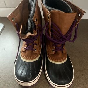Sorel Women's Brown and Black Winter Boots with Purple Laces